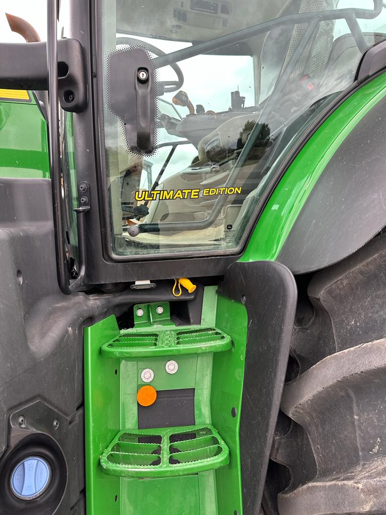 John Deere 6215R N° 1L06215RHNR142005