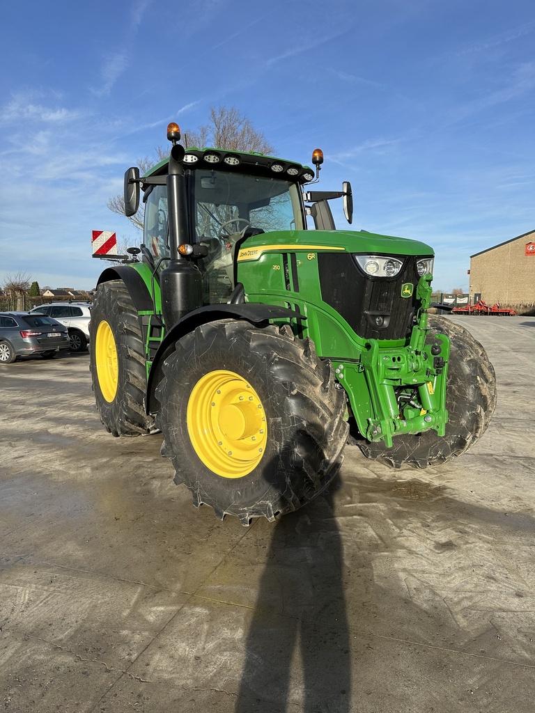 JOHN DEERE 6R250 N°1L06250RVNR163236