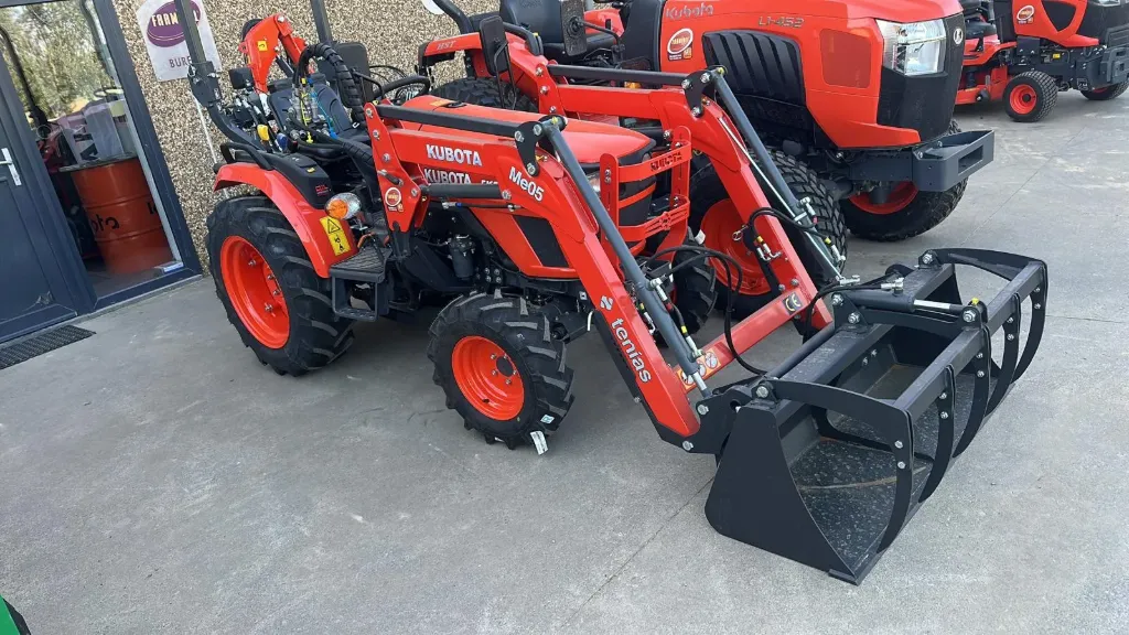 [AR01734] Kubota EK1-261 HST + Chargeur Prémium