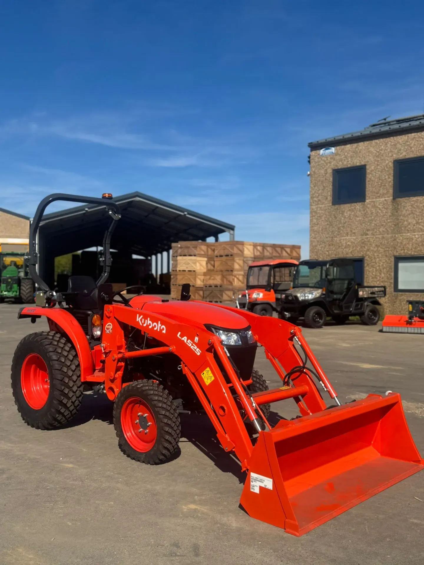 Kubota L1-382 HST+ Chargeur Godet